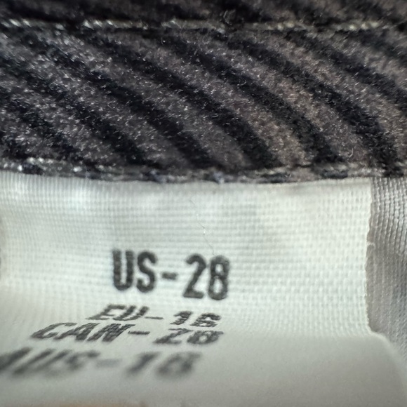 Volcom boys Gray Striped Swim Shorts - Picture 3 of 4